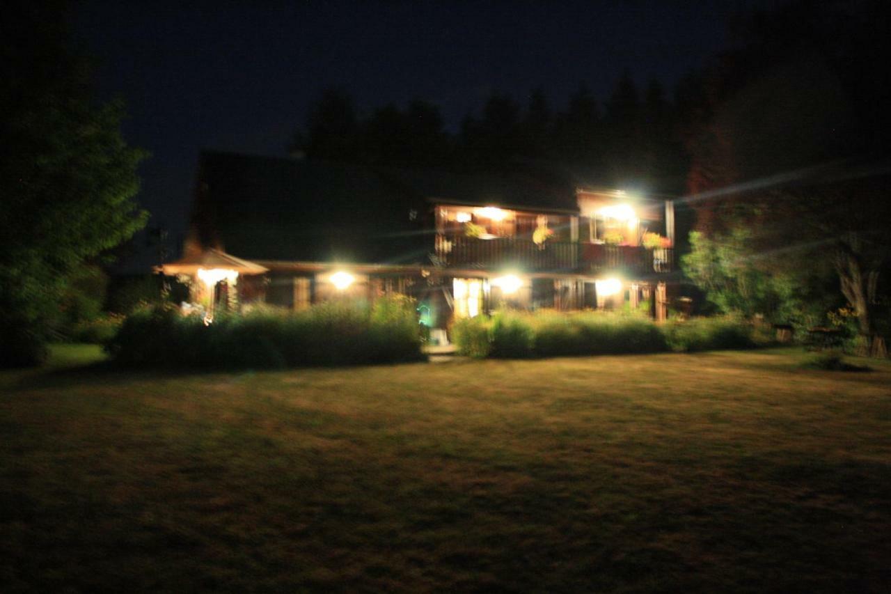 Spruce Lake Sauviat-sur-Vige Exterior photo